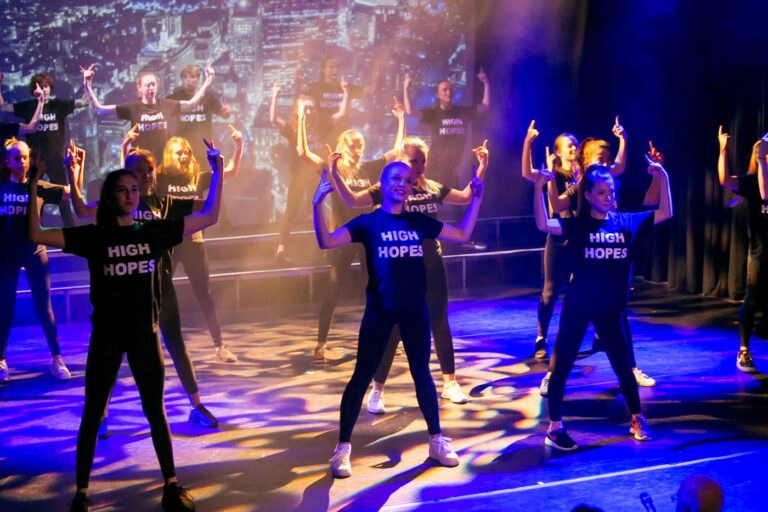 Street dance for kids in Farnham, Commercial Dance classes for Kids in Farnham. Dance classes for kids and teenagers in Farnham, Performing Arts School for children in Farnham, Dance School for children in Farnham, Stage Shows for kids in Farnham, Singing Lessons for kids in Farnham, Dance lesson for children in Farnham, Acting lessons for kids in Farnham, Performing opportunities for children in Farnham, Children Activities in Farnham, Confidence Building in performing arts classes, Weekend Performing Arts Classes in Farnham